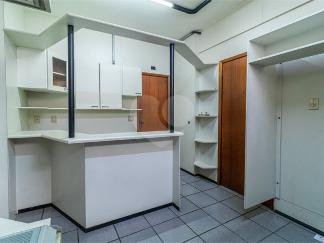 Apartamento à venda com 3 quartos, sendo 1 suíte,  em Higienópolis, São Paulo, SP
