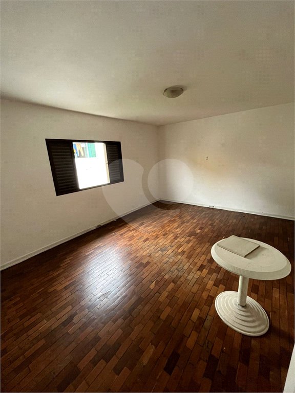 Sobrado à venda com 3 quartos em Vila Nivi, São Paulo, SP