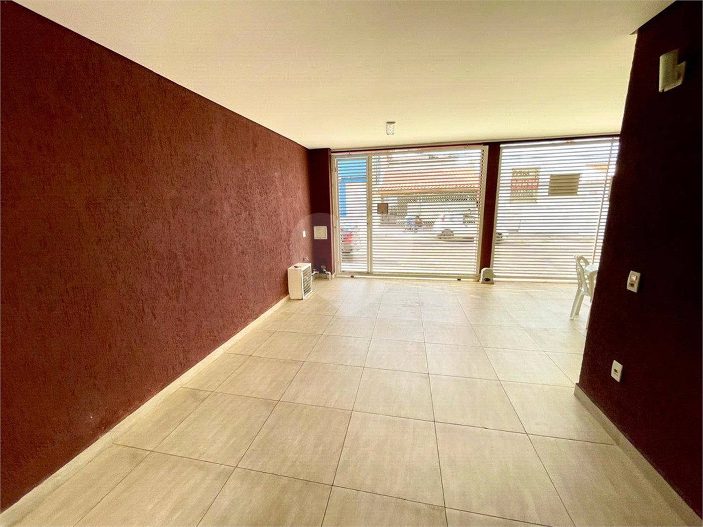 Sobrado à venda com 4 quartos, sendo 1 suíte, em Jardim Santa Bárbara, Sorocaba, SP