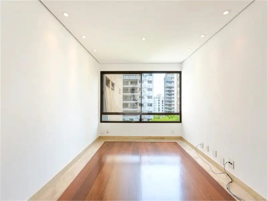 Apartamento à venda ou para alugar com 3 suítes em Real Parque, São Paulo, SP