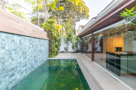 Casa à venda com 4 quartos, sendo 3 suítes, no condomínio Village Place, São Paulo - SP