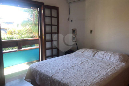 Sobrado à venda com 5 quartos, sendo 3 suítes, em Barra do Una, São Sebastião, SP