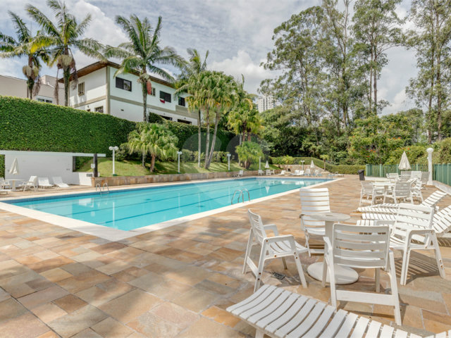 Casa à venda com 4 suítes no condomínio Granja do Morumbi, São Paulo - SP