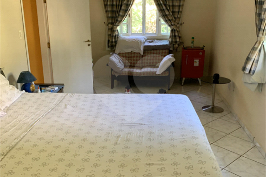 Casa à venda com 5 quartos, sendo 2 suítes, no condomínio Capela do Barreiro, Itatiba - SP