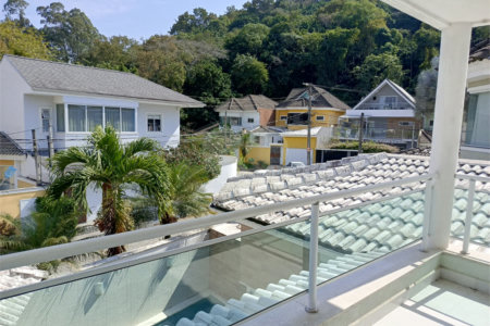 Casa à venda com 4 quartos, sendo 1 suíte, no condomínio Atlantico Sul, Rio de Janeiro - RJ