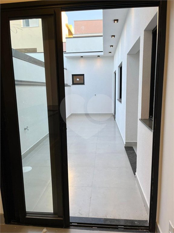 Casa à venda com 3 quartos, sendo 1 suíte, no condomínio Portal dos Sabiás, Itu - SP