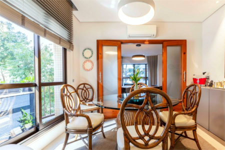 Apartamento à venda com 4 quartos, sendo 3 suítes, em Moema, São Paulo, SP