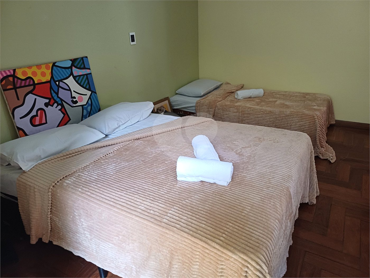 Casa à venda com 4 quartos, sendo 2 suítes, no condomínio Champs Elysees Village, Mairiporã - SP
