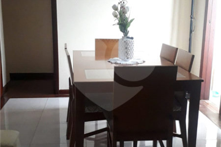 Casa à venda com 5 quartos, sendo 3 suítes,  em Vila Oliveira, Mogi das Cruzes, SP
