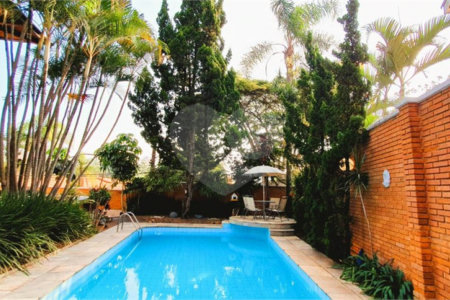 Casa à venda com 5 suítes em Jardim Leonor, São Paulo, SP