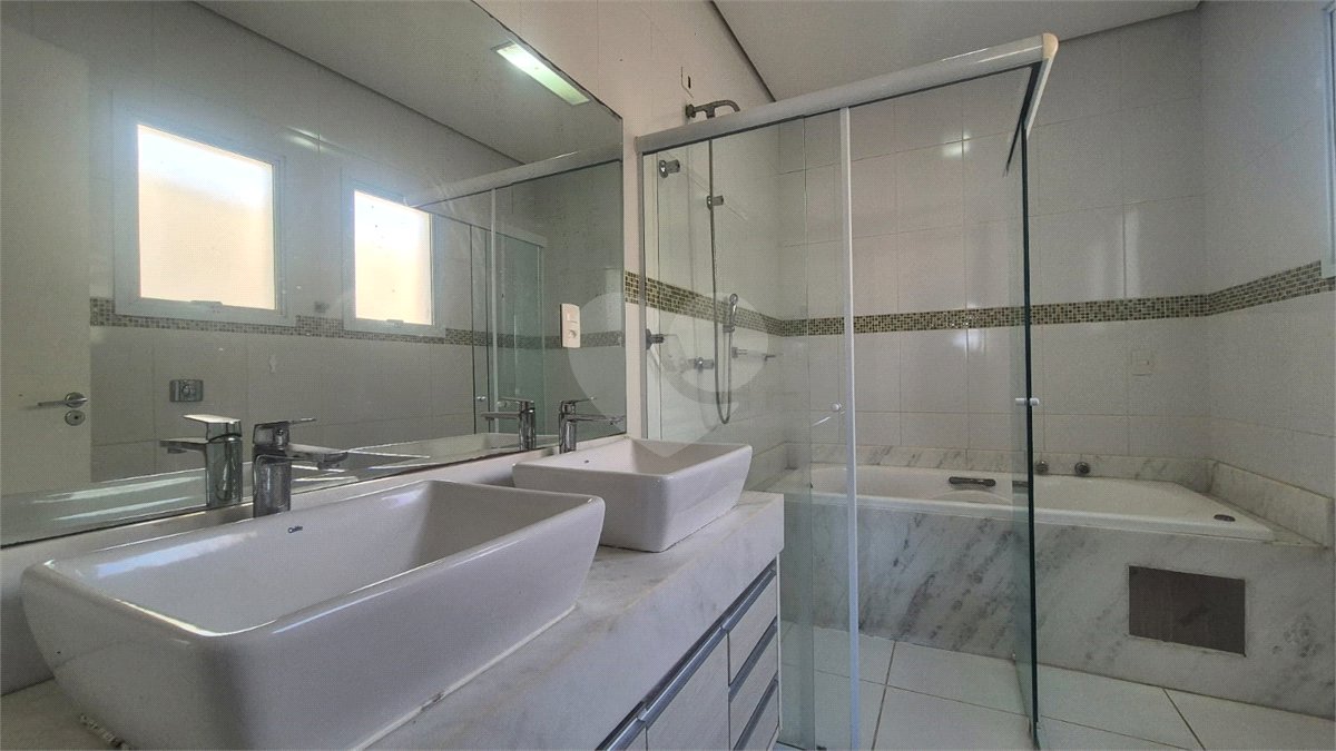 Casa à venda com 3 quartos, sendo 1 suíte, no condomínio Lago da Serra, Araçoiaba da Serra - SP