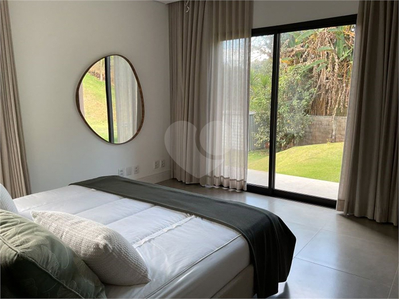 Casa à venda com 4 quartos, sendo 3 suítes,  no condomínio Vale da Santa Fé, Vinhedo - SP