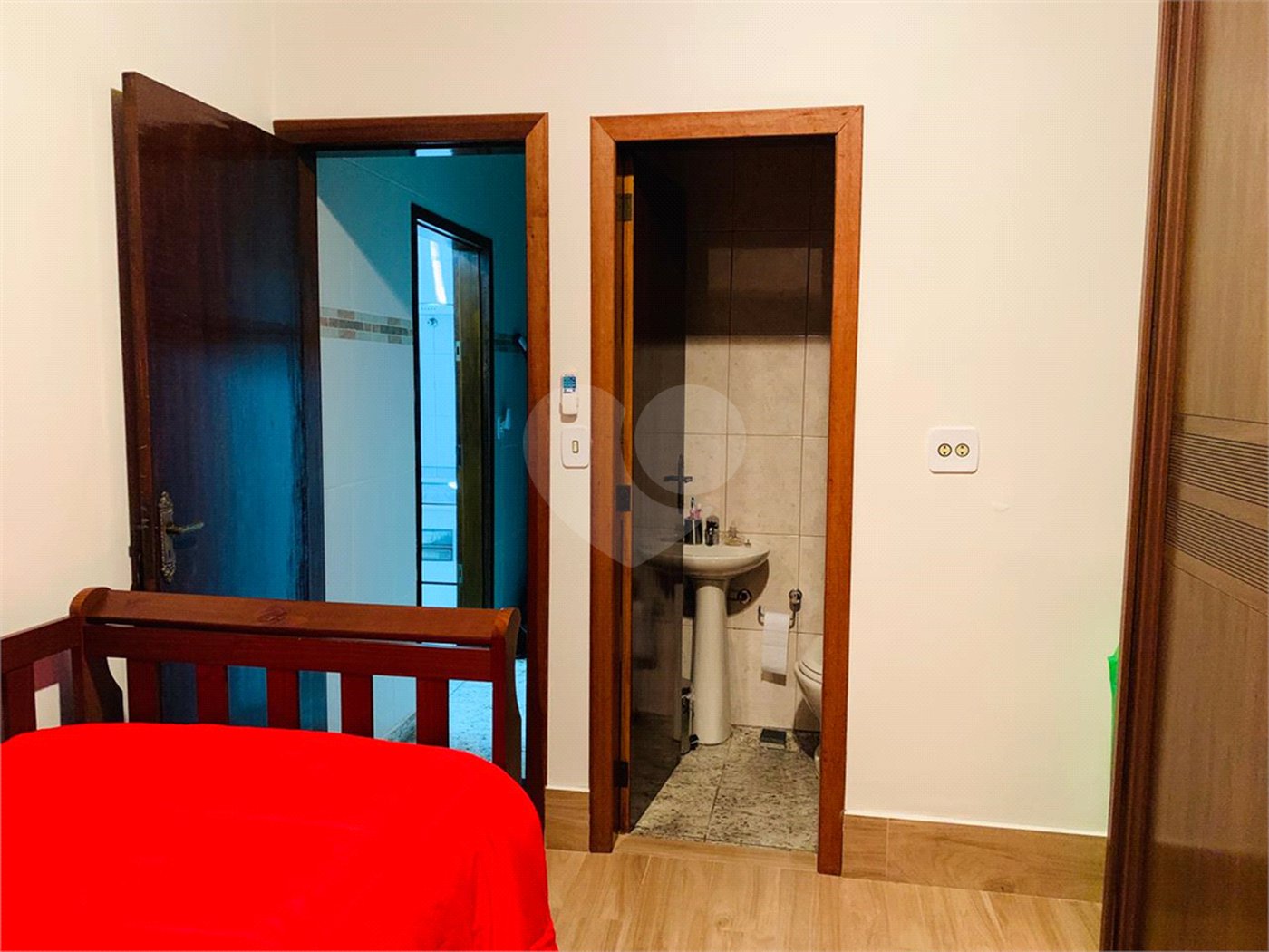 Casa à venda com 3 suítes em Vila Amorim, Suzano, SP