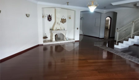 Sobrado à venda ou para alugar com 4 quartos, sendo 1 suíte,  em Barro Branco (zona Norte), São Paulo, SP