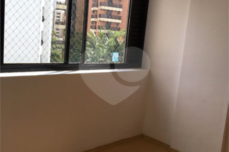 Apartamento à venda com 3 quartos, sendo 1 suíte, em Jardim Parque Morumbi, São Paulo, SP