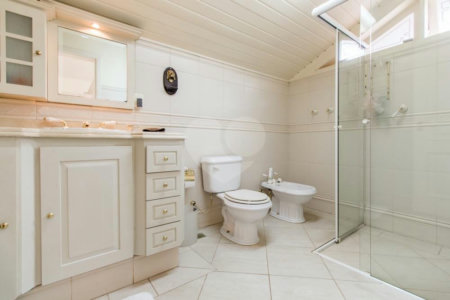 Casa à venda com 5 quartos, sendo 3 suítes, em Alto da Boa Vista, São Paulo, SP