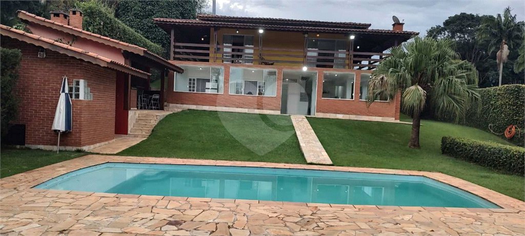 Chácara à venda com 5 quartos, sendo 2 suítes, no Centro, Piracaia, SP