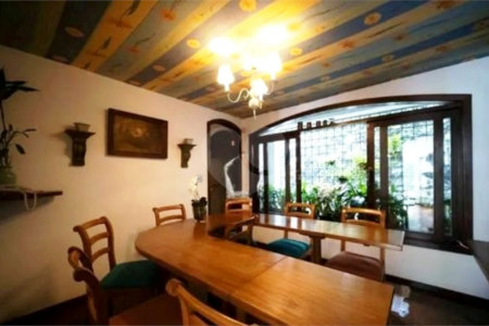 Casa à venda com 5 quartos, sendo 2 suítes,  em Jardim Everest, São Paulo, SP