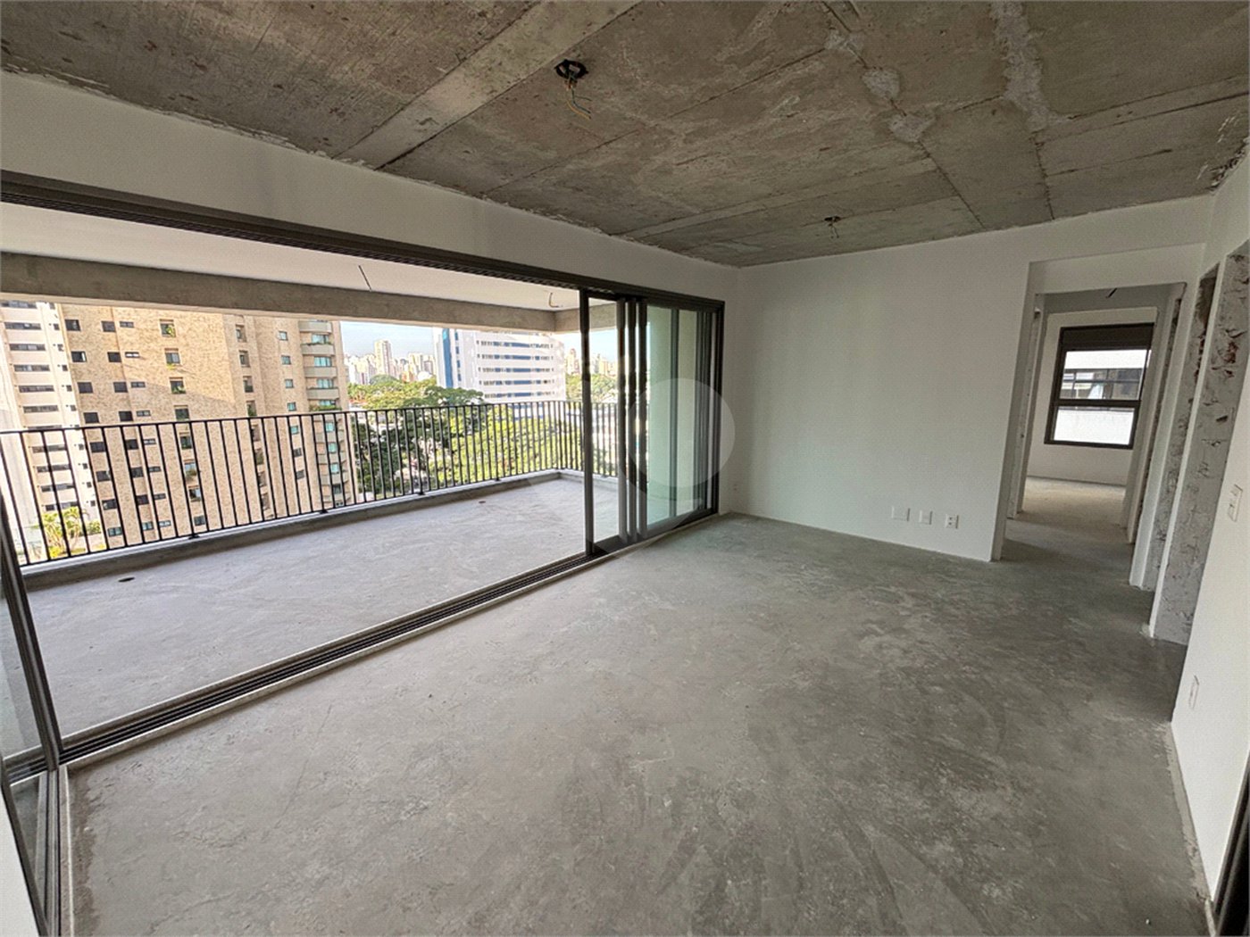 Apartamento à venda com 3 suítes em Moema, São Paulo, SP
