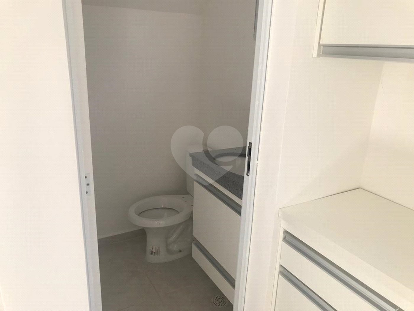 Casa de Vila à venda com 2 quartos em Jardim São Felipe, Atibaia, SP