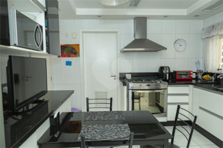 Apartamento à venda com 4 quartos, sendo 2 suítes, em Moema, São Paulo, SP