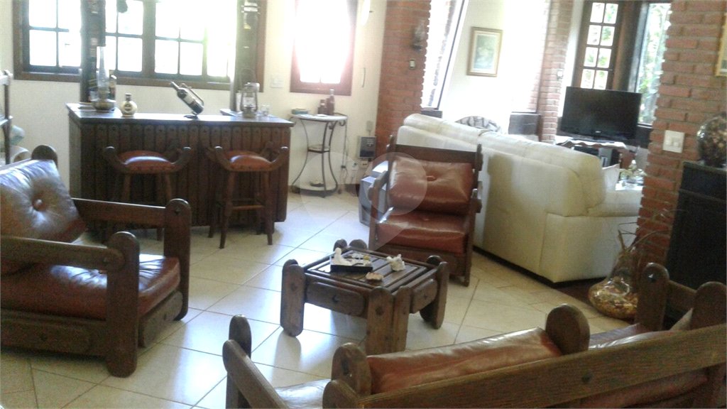 Casa à venda ou para alugar com 4 quartos, sendo 1 suíte, em Serra da Cantareira, Mairiporã, SP