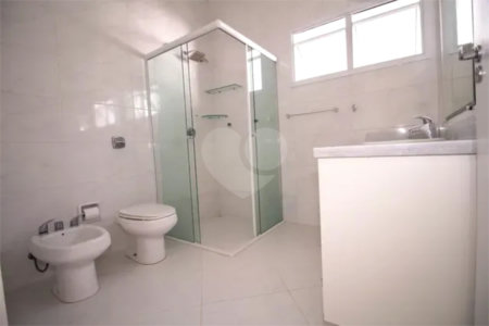 Casa à venda com 4 quartos, sendo 3 suítes,  no condomínio Altos da Serra Vi, São José dos Campos - SP