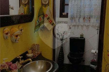 Sobrado à venda com 3 quartos, sendo 1 suíte, em Esplanada do Carmo, Jarinu, SP