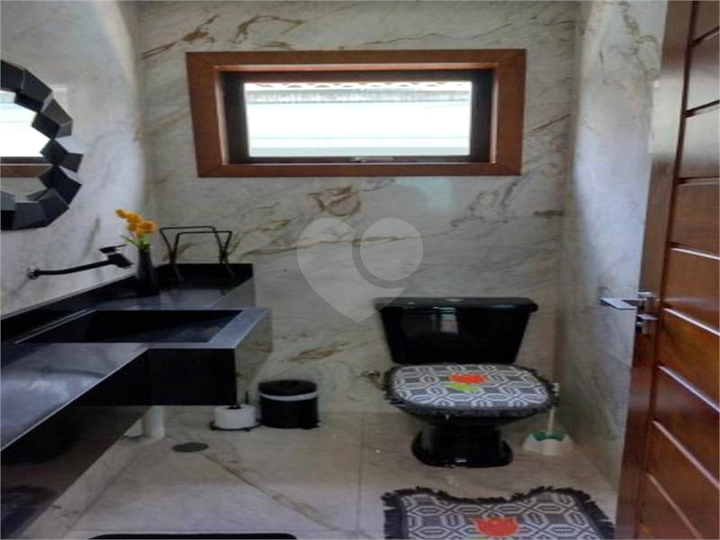 Sobrado à venda com 5 quartos, sendo 3 suítes, em Tremembé, São Paulo, SP