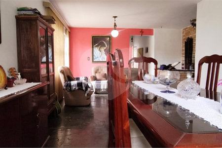 Sobrado à venda com 5 quartos, sendo 2 suítes, em Vila Trujillo, Sorocaba, SP