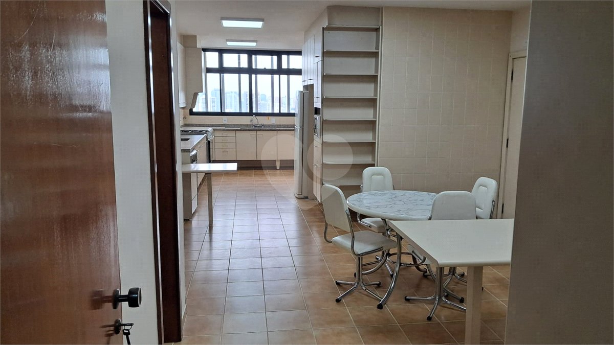Apartamento para alugar com 4 quartos, sendo 3 suítes, em Santo Amaro, São Paulo, SP