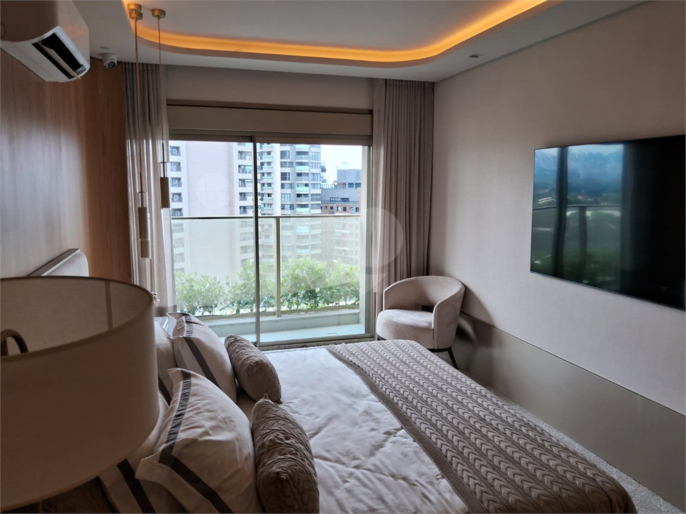 Apartamento à venda com 3 suítes em Moema, São Paulo, SP