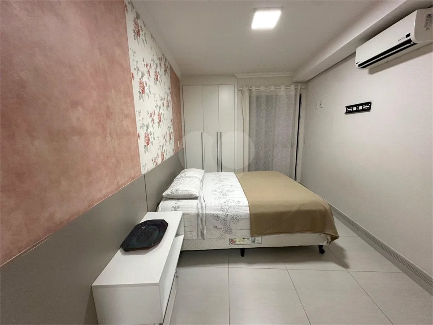 Apartamento à venda com 3 quartos, sendo 1 suíte, em Riviera de São Lourenço, Bertioga, SP