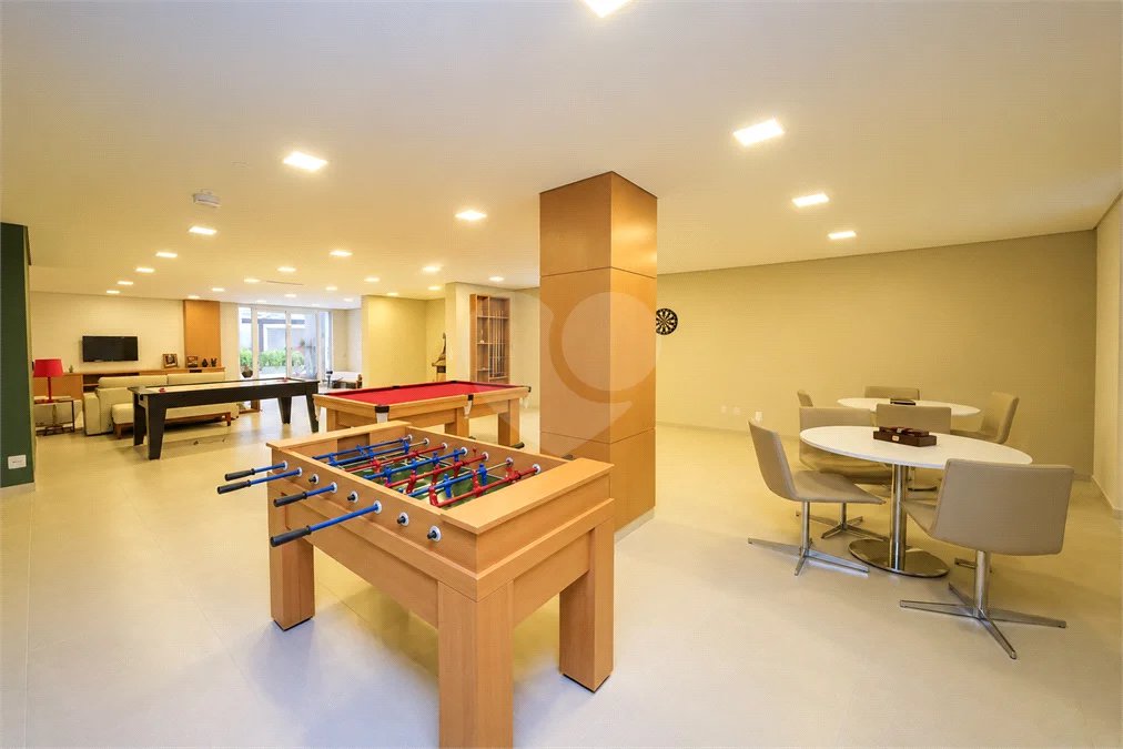 Apartamento de 127 m² em andar alto, com vista livre, 3 suítes planejadas, sacada gourmet envidraçada, 2 vagas e lazer completo, próximo ao Shopping Golden Square e à Avenida Kennedy.