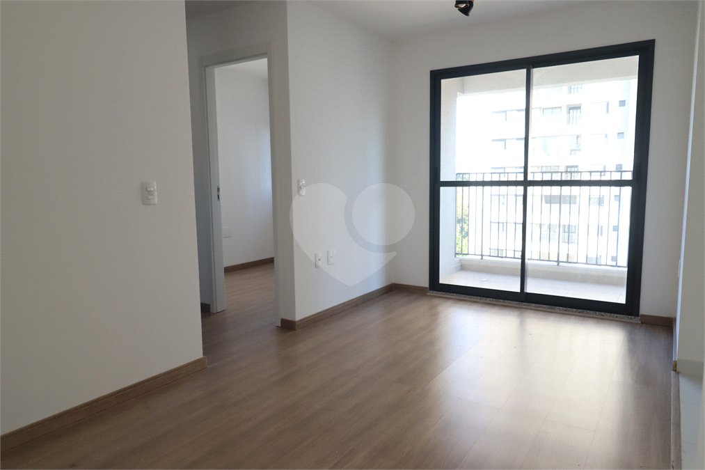 Apartamento à venda com 3 quartos, sendo 1 suíte, em Vila Anastácio, São Paulo, SP