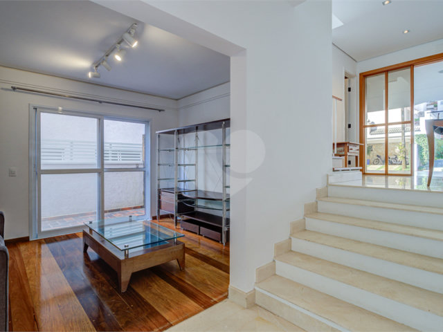 Casa à venda com 4 suítes no condomínio Ville de Marseille, São Paulo - SP