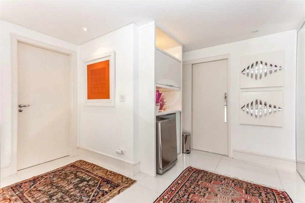 Casa à venda com 5 quartos, sendo 3 suítes, em Jardim Leonor, São Paulo, SP