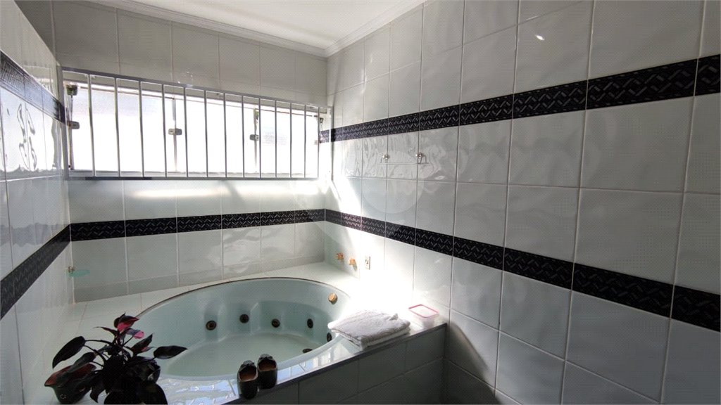 Sobrado à venda com 4 quartos, sendo 2 suítes, em Interlagos, São Paulo, SP