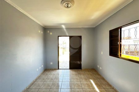 Sobrado à venda com 4 quartos, sendo 1 suíte, em Vila Amorim, Suzano, SP