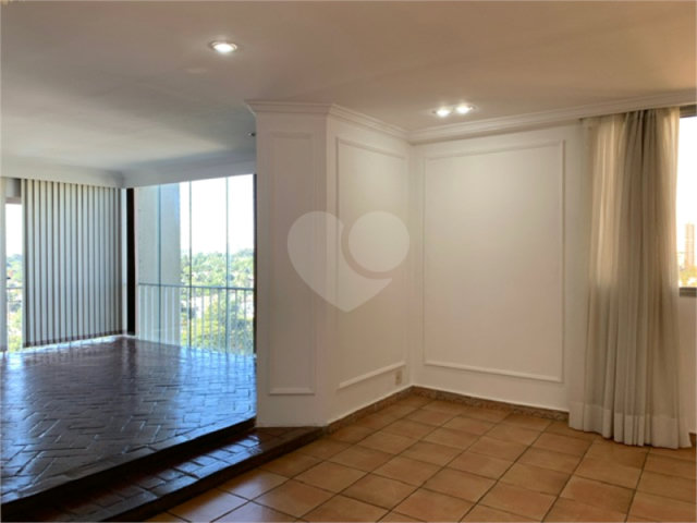 Apartamento à venda com 3 quartos, sendo 1 suíte,  em Alto da Boa Vista, São Paulo, SP