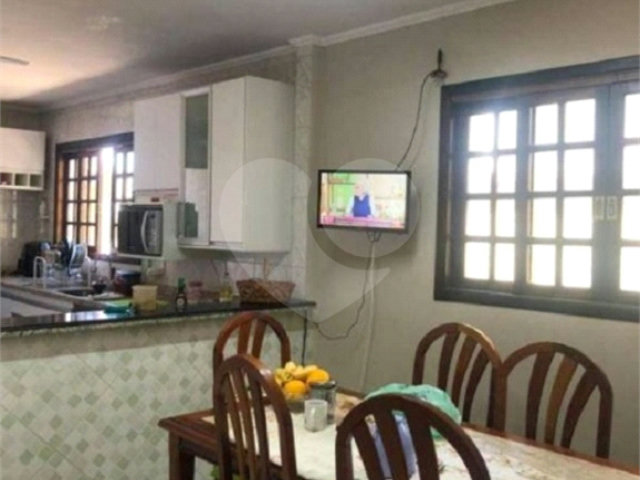 Sobrado à venda com 4 quartos, sendo 3 suítes,  em Vila Irmãos Arnoni, São Paulo, SP