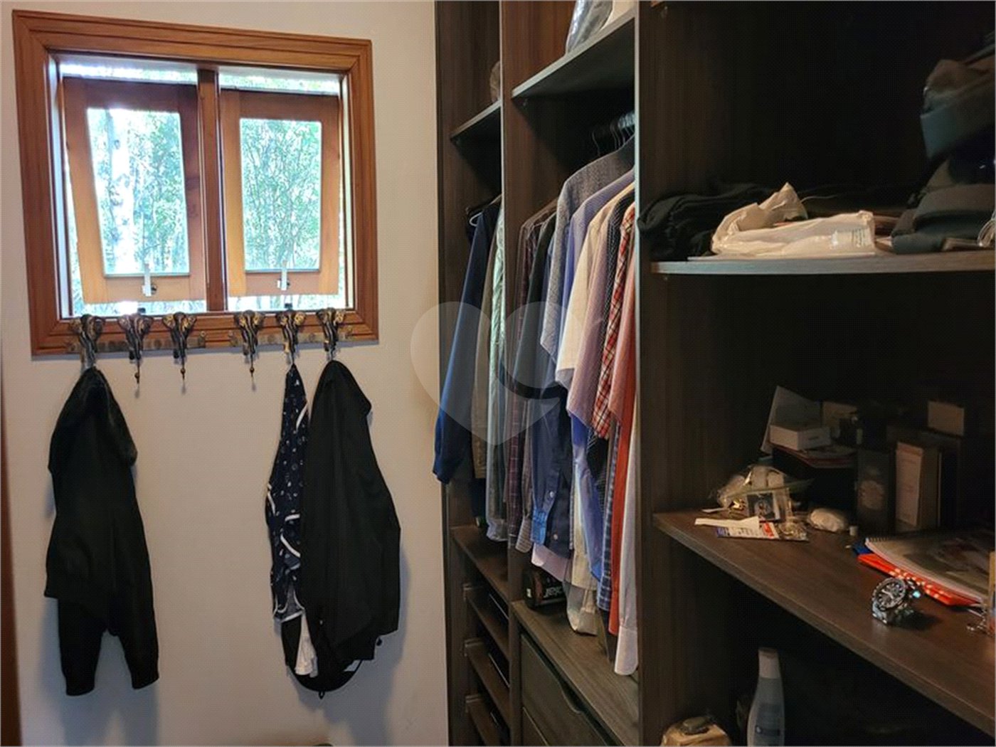 Casa à venda com 4 quartos, sendo 2 suítes, no condomínio Alpes da Cantareira, Mairiporã - SP