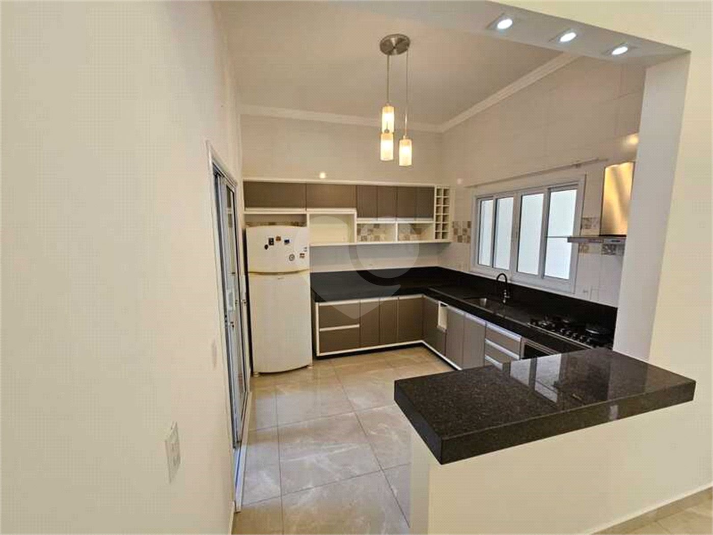 Casa à venda com 3 quartos, sendo 1 suíte, no condomínio Vista Verde, Indaiatuba - SP