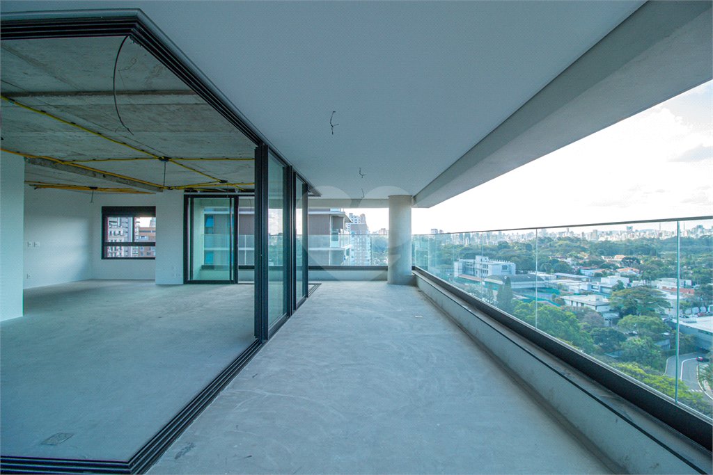 Apartamento à venda com 4 suítes em Moema, São Paulo, SP