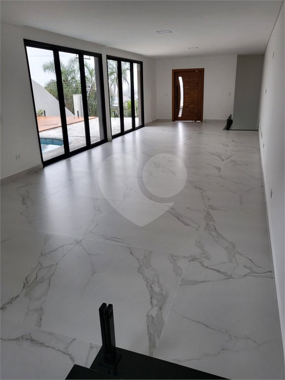 Casa à venda com 3 suítes no condomínio Hills, Arujá - SP