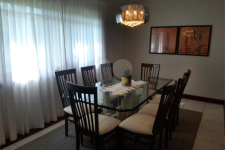 Casa à venda com 4 quartos, sendo 2 suítes,  no condomínio Estância Marambaia, Vinhedo - SP