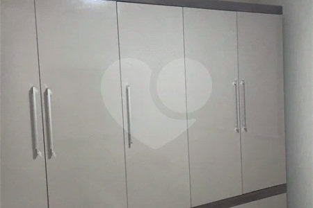 APARTAMENTO NO TÉRREO com Quintal.