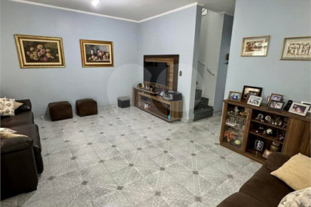 Sobrado à venda com 4 quartos, sendo 1 suíte,  em Vila Cleonice, São Paulo, SP