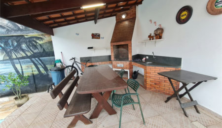 Casa Térrea à venda com 4 quartos, sendo 1 suíte, em Interlagos, São Paulo, SP