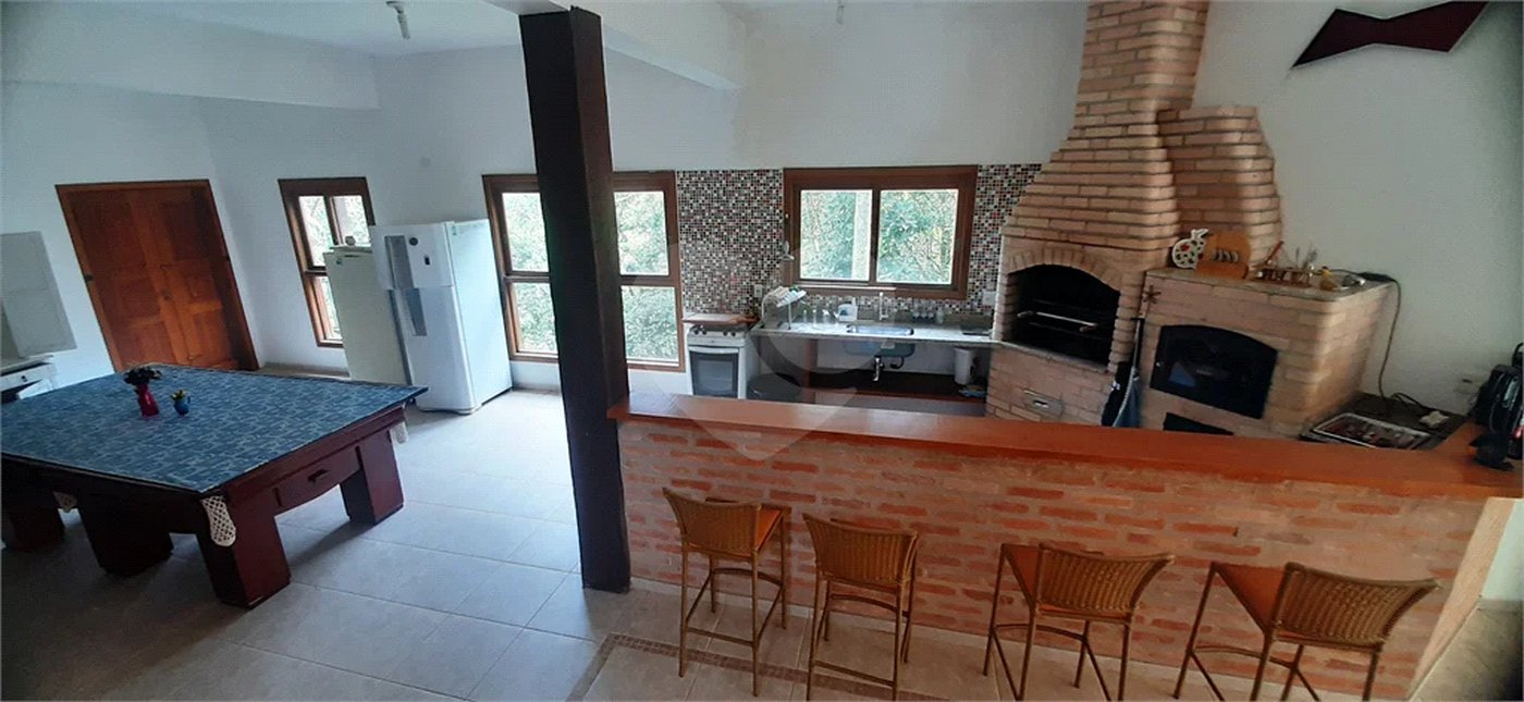 Casa à venda com 5 quartos, sendo 4 suítes, no condomínio Alpes da Cantareira, Mairiporã - SP